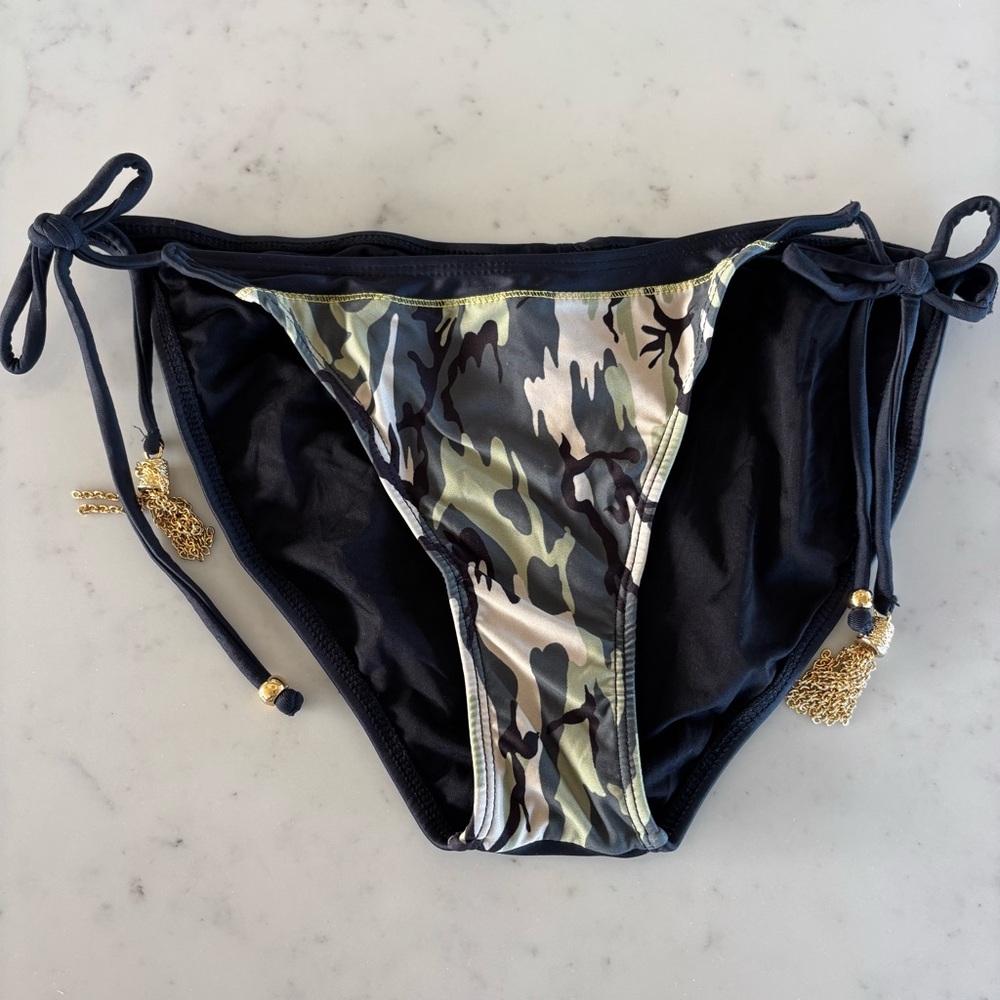 PILYQ Camo Front Bikini Bottoms Size M